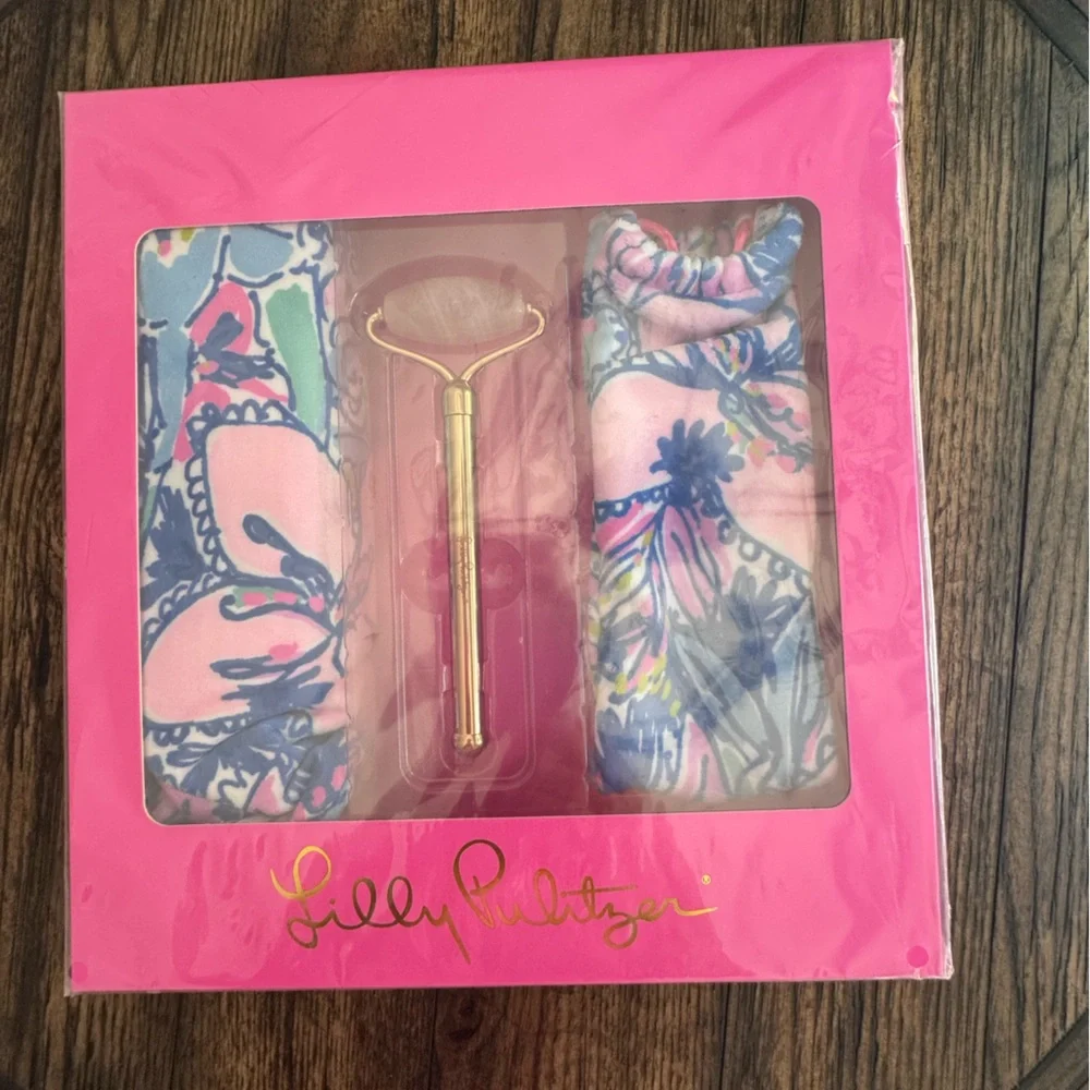 NWT Lilly Pulitzer Spa Pack W/ Hair Wrap, Quartz Roller, Drawstring Pouch